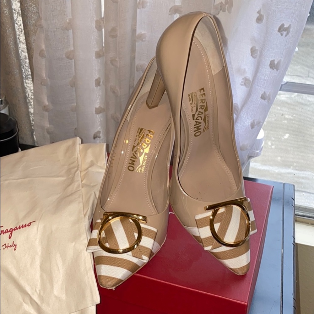 Beautiful Salvatore Ferragamo Nude Heels